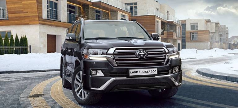Toyota&nbsp;Land&nbsp;Cruiser&nbsp;200 Executive Black и Executive White доступны в дилерский центрах