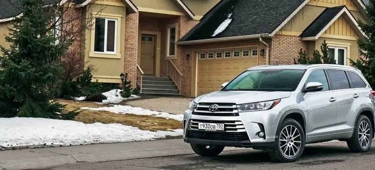 Toyota сделала Highlander доступнее